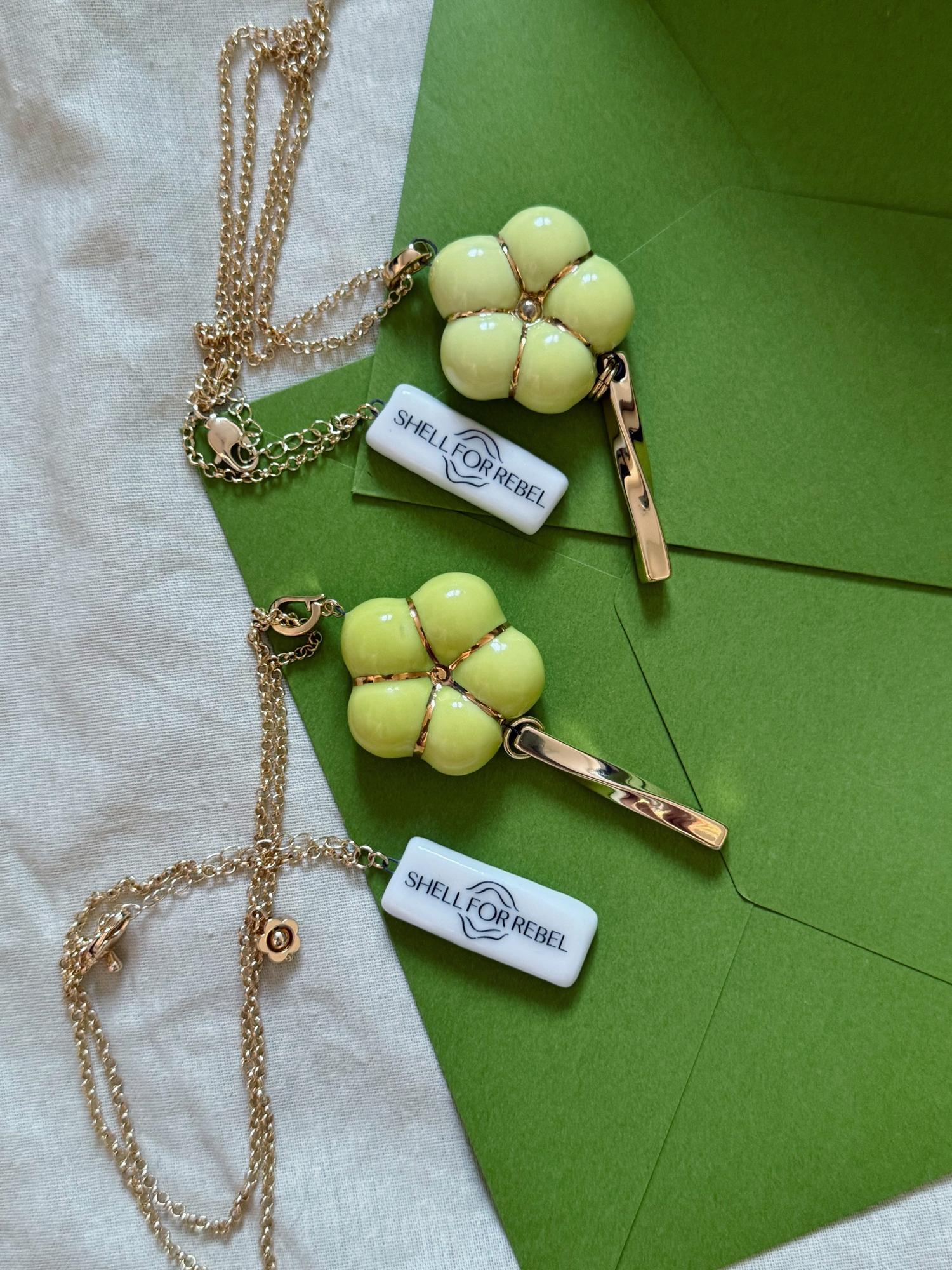 Цветок на цепочке