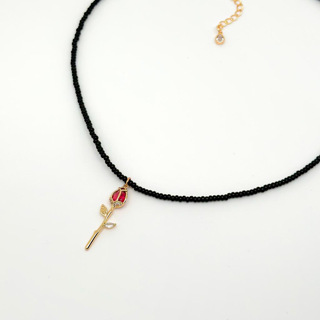 Чокер с подвеской розой