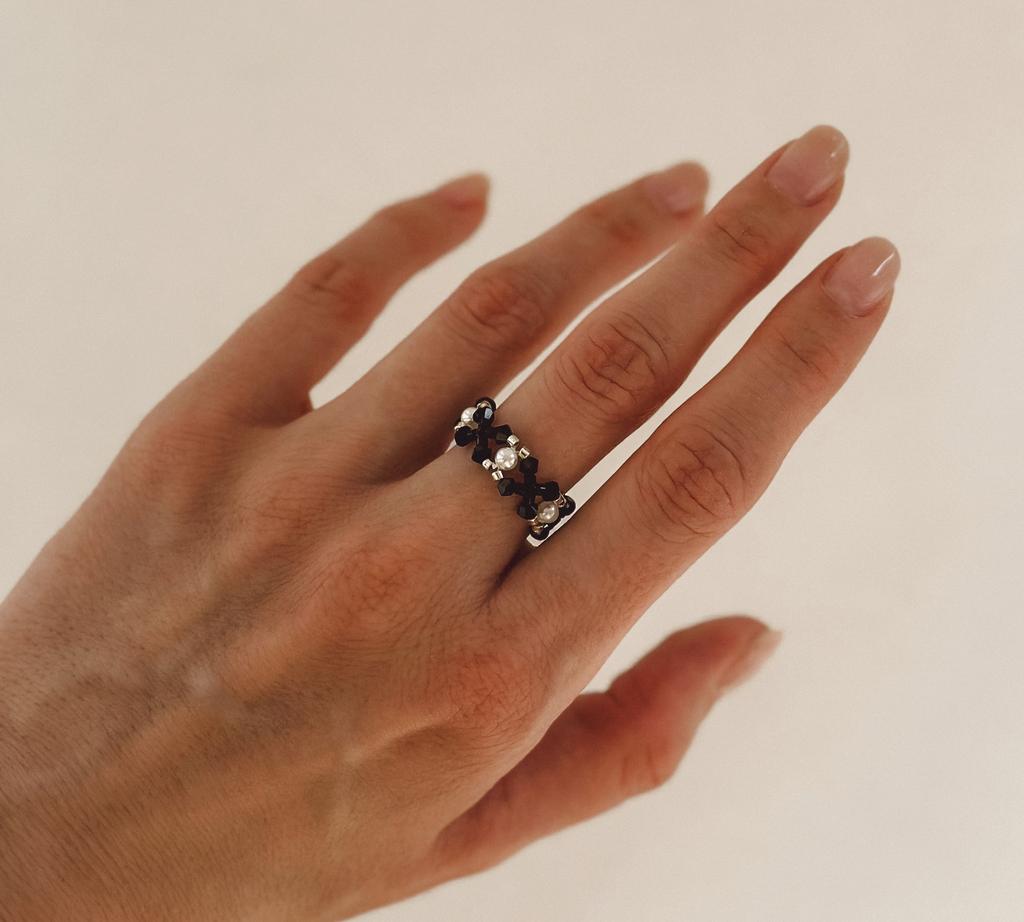 Кольцо с кристаллами и бисером