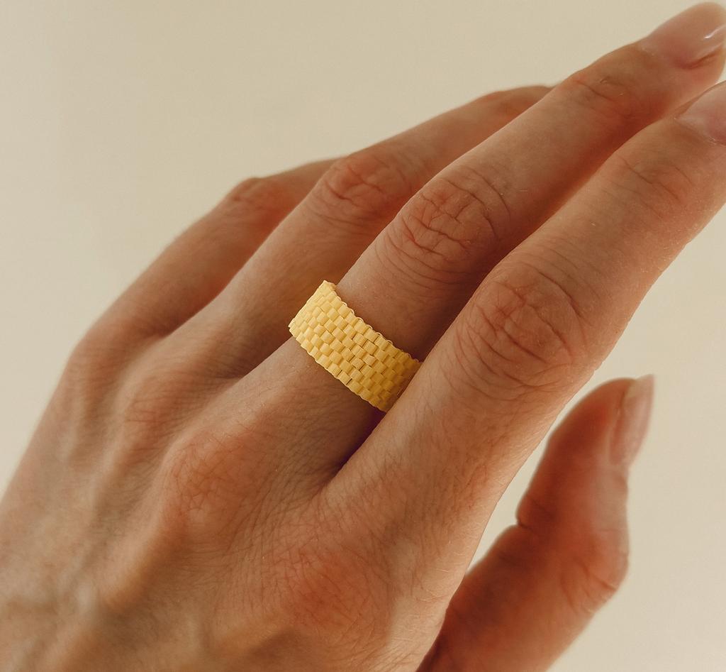 Кольцо из японского бисера