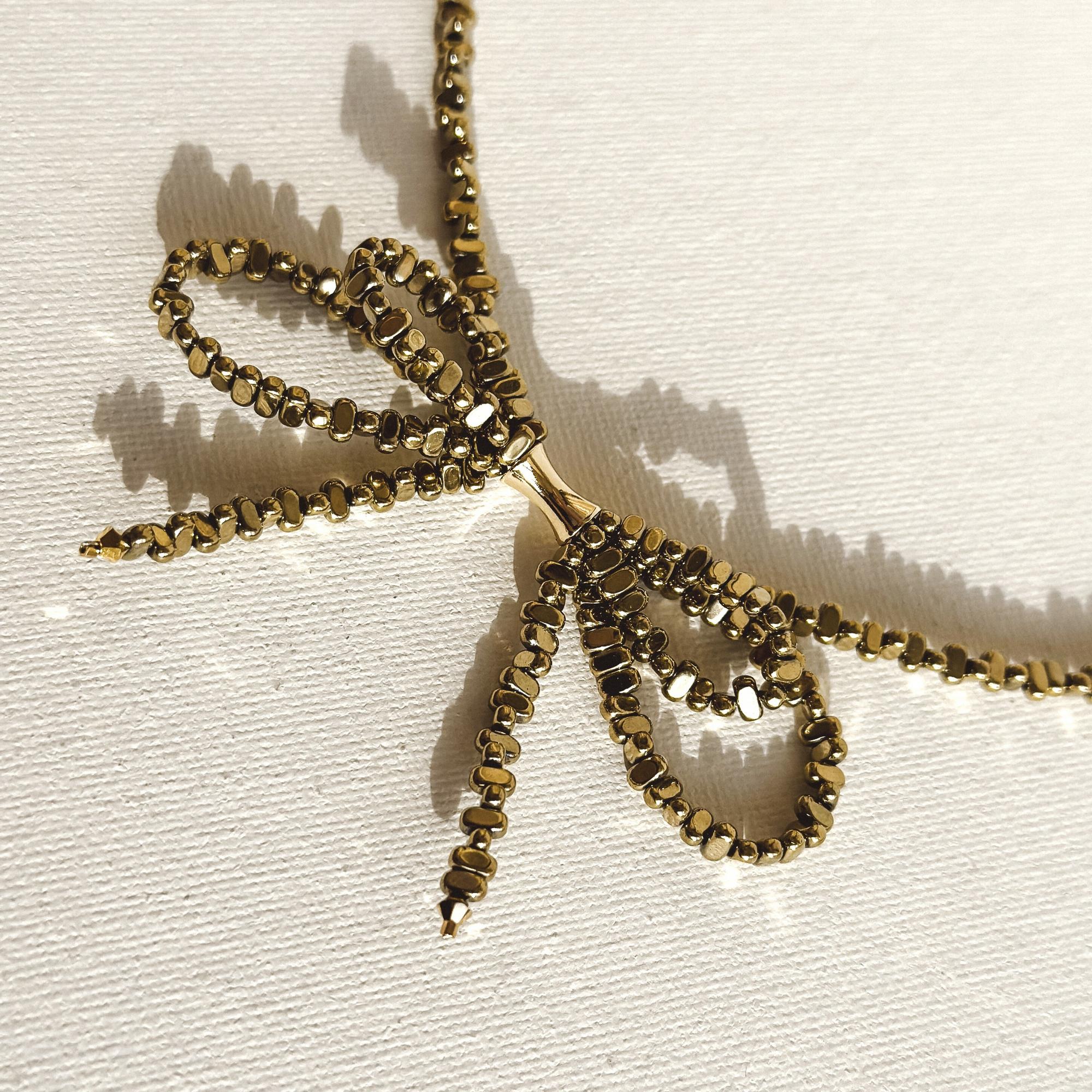 Колье бант гематит