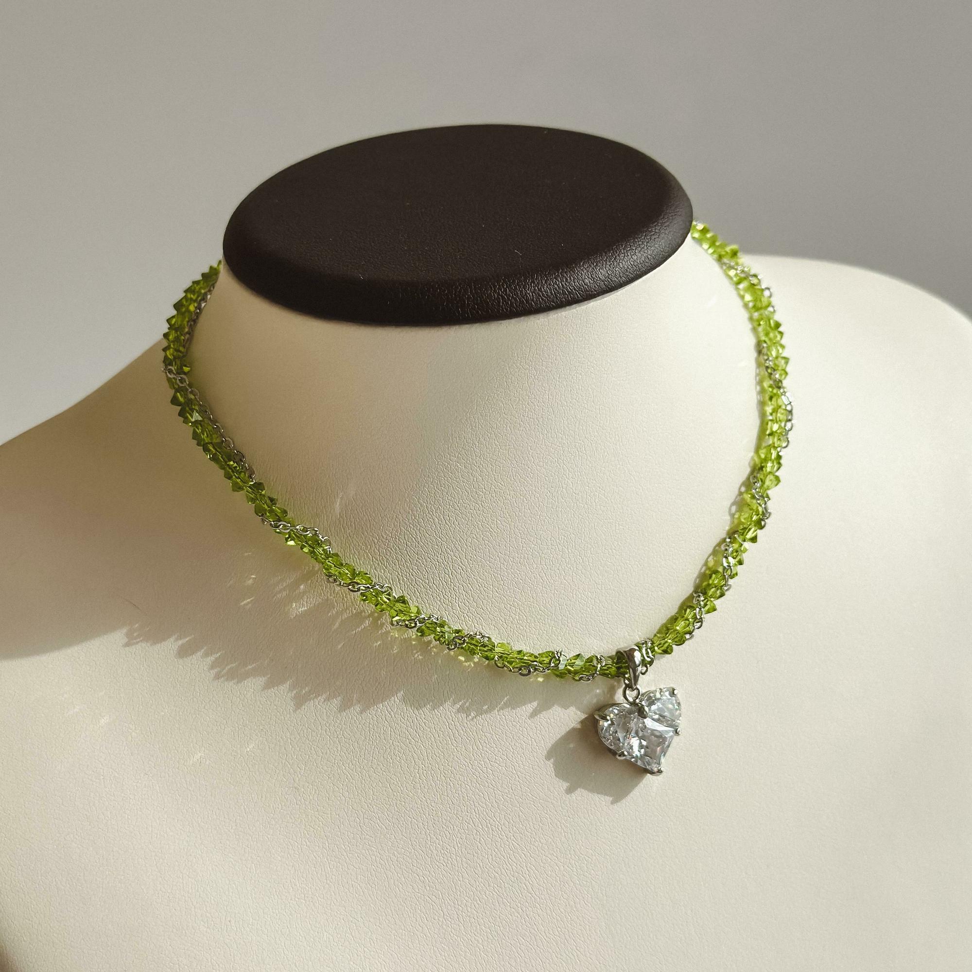 Чокер из стеклянных бусин зеленый