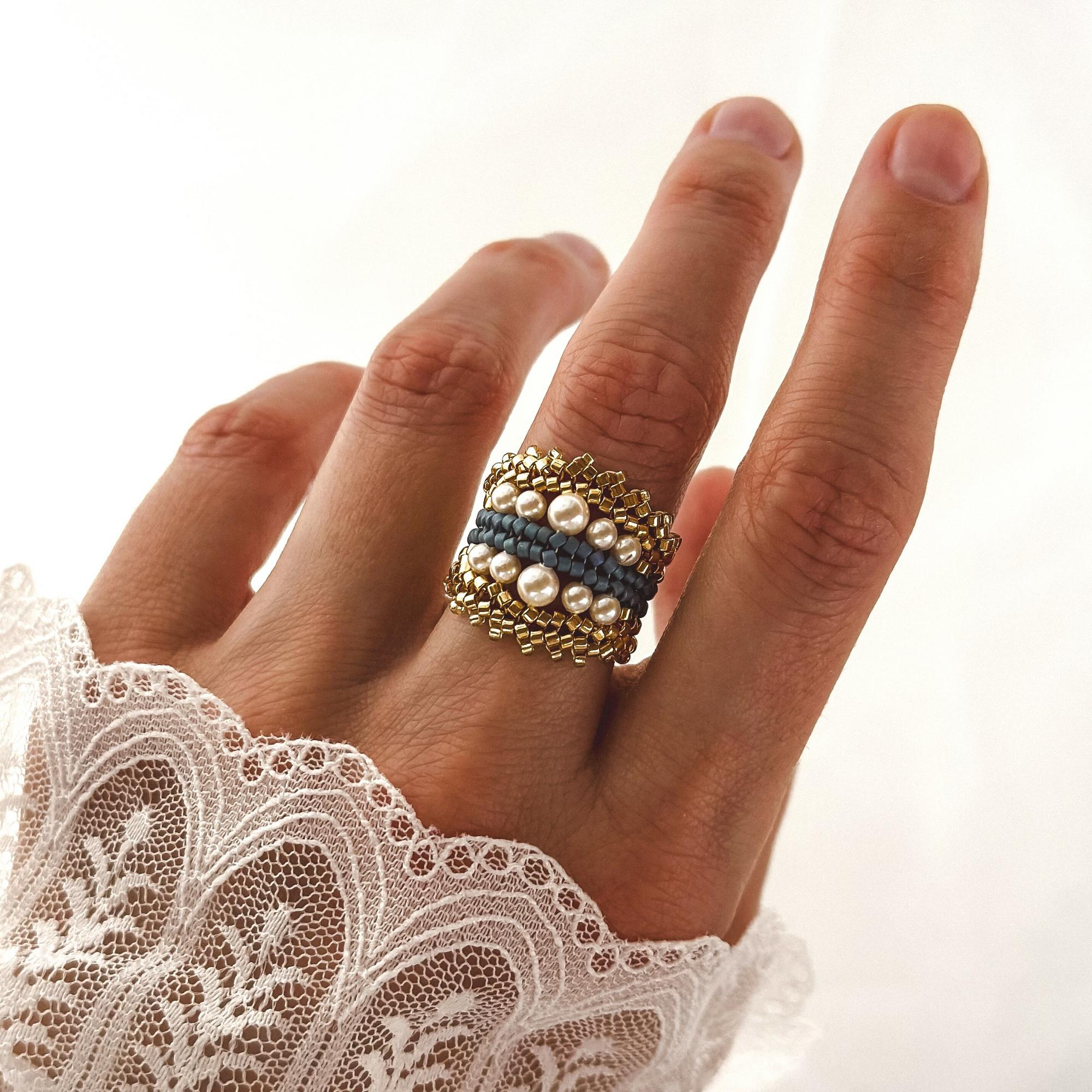 Кольцо двухцветное с жемчугом