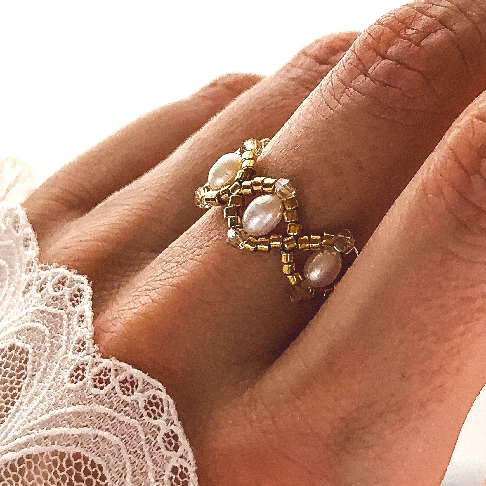 Кольцо с жемчугом рис