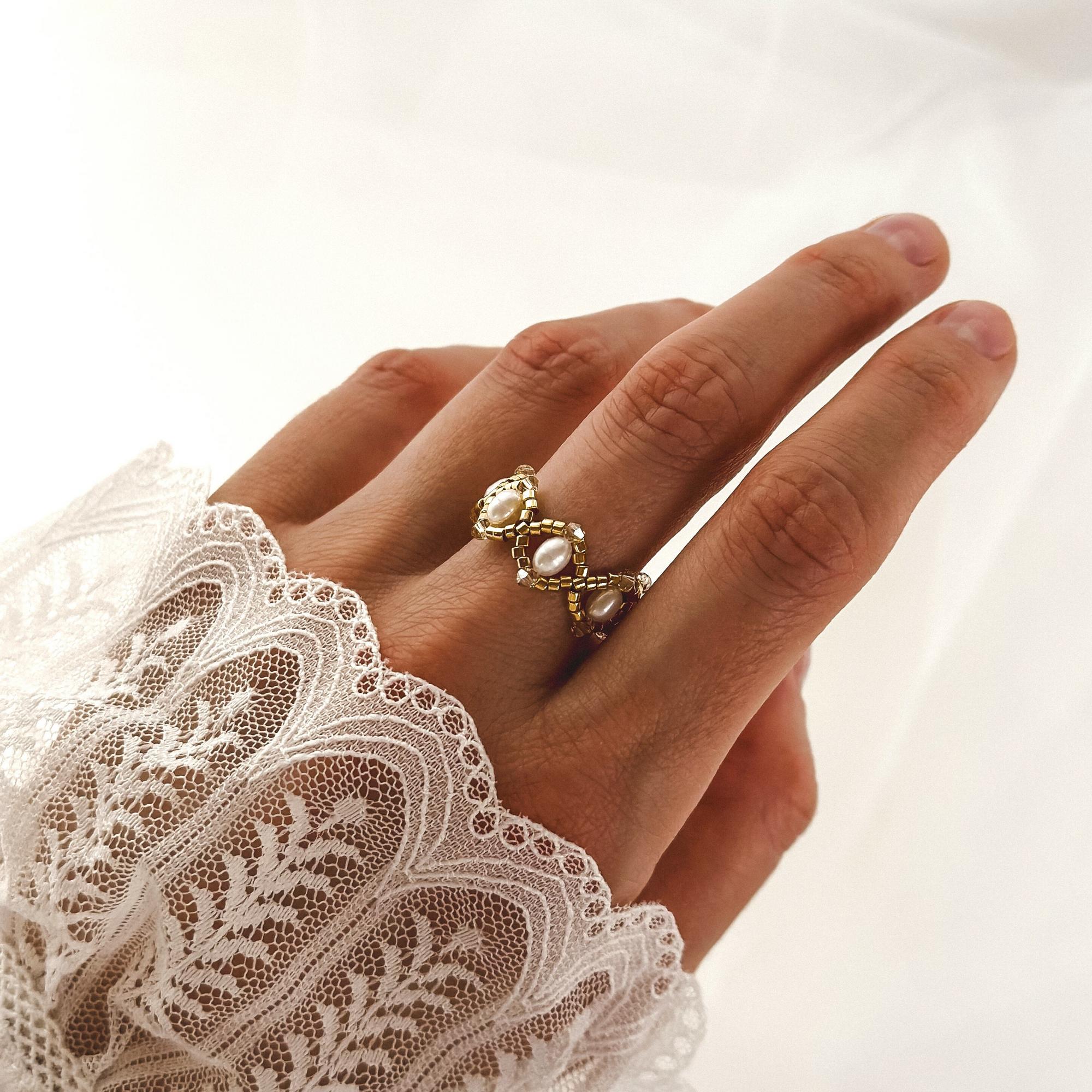 Кольцо с жемчугом рис