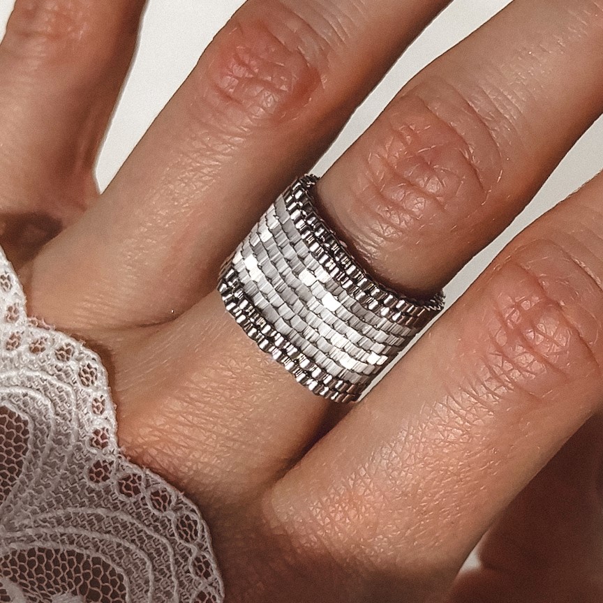 Кольцо из шелкового бисера