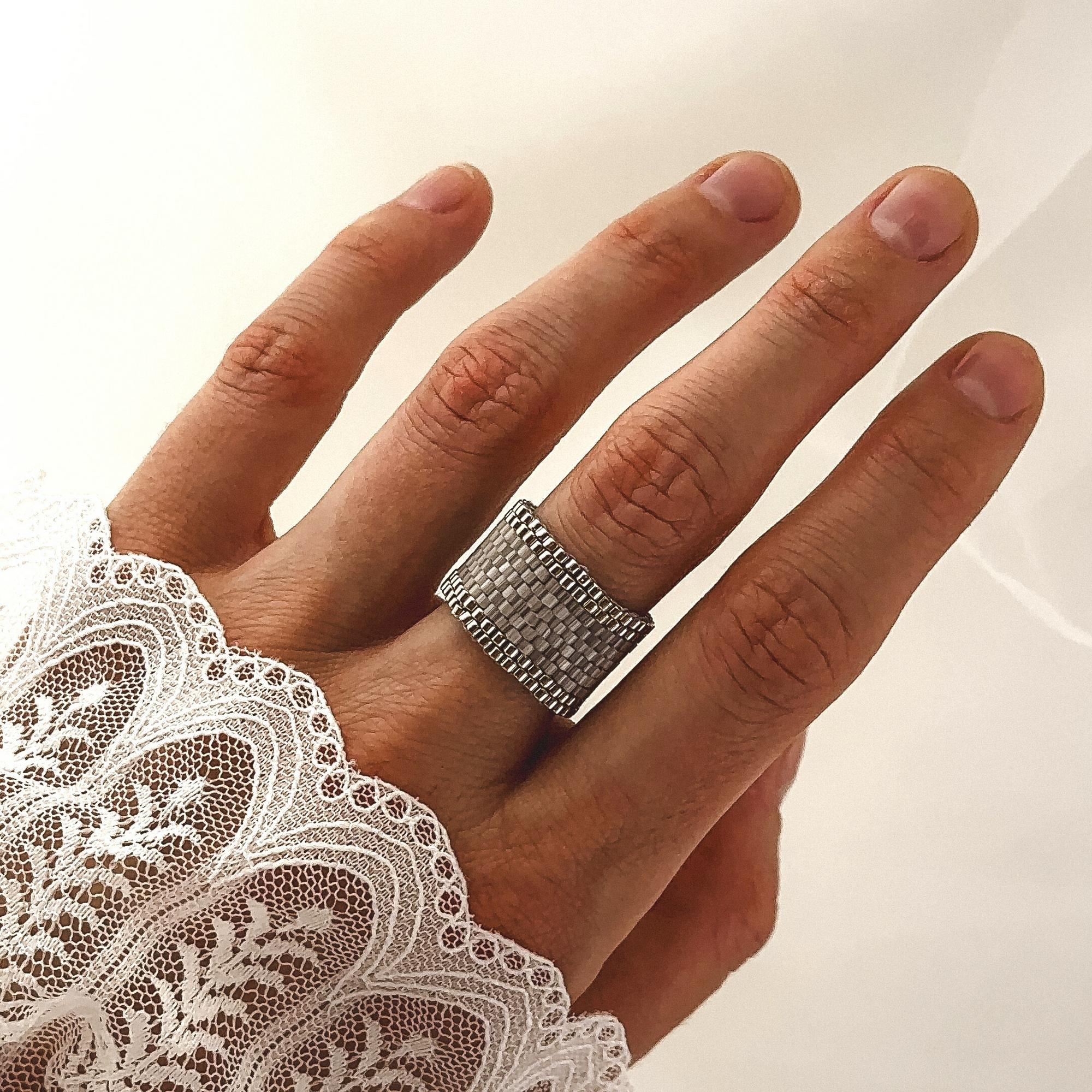 Кольцо из шелкового бисера