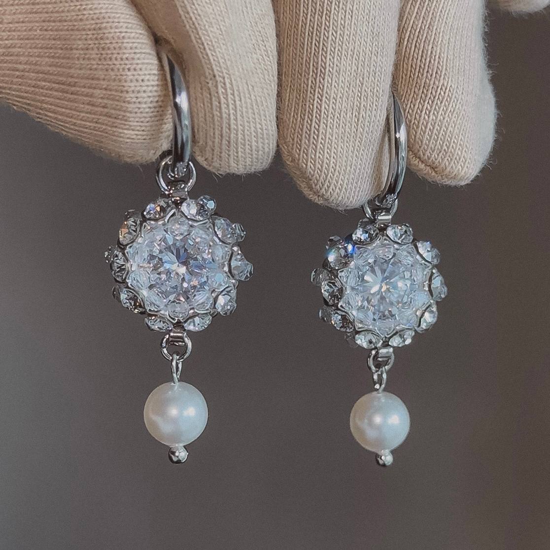 Серьги с цирконами и жемчугом