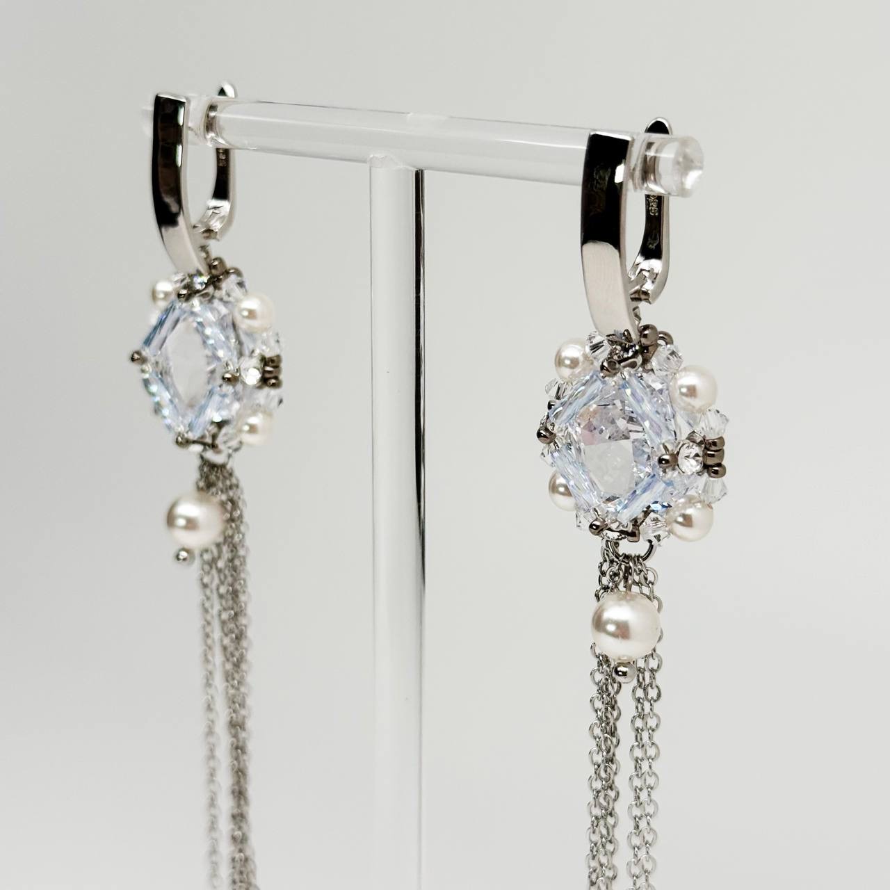 Серьги с цирконами и подвесами