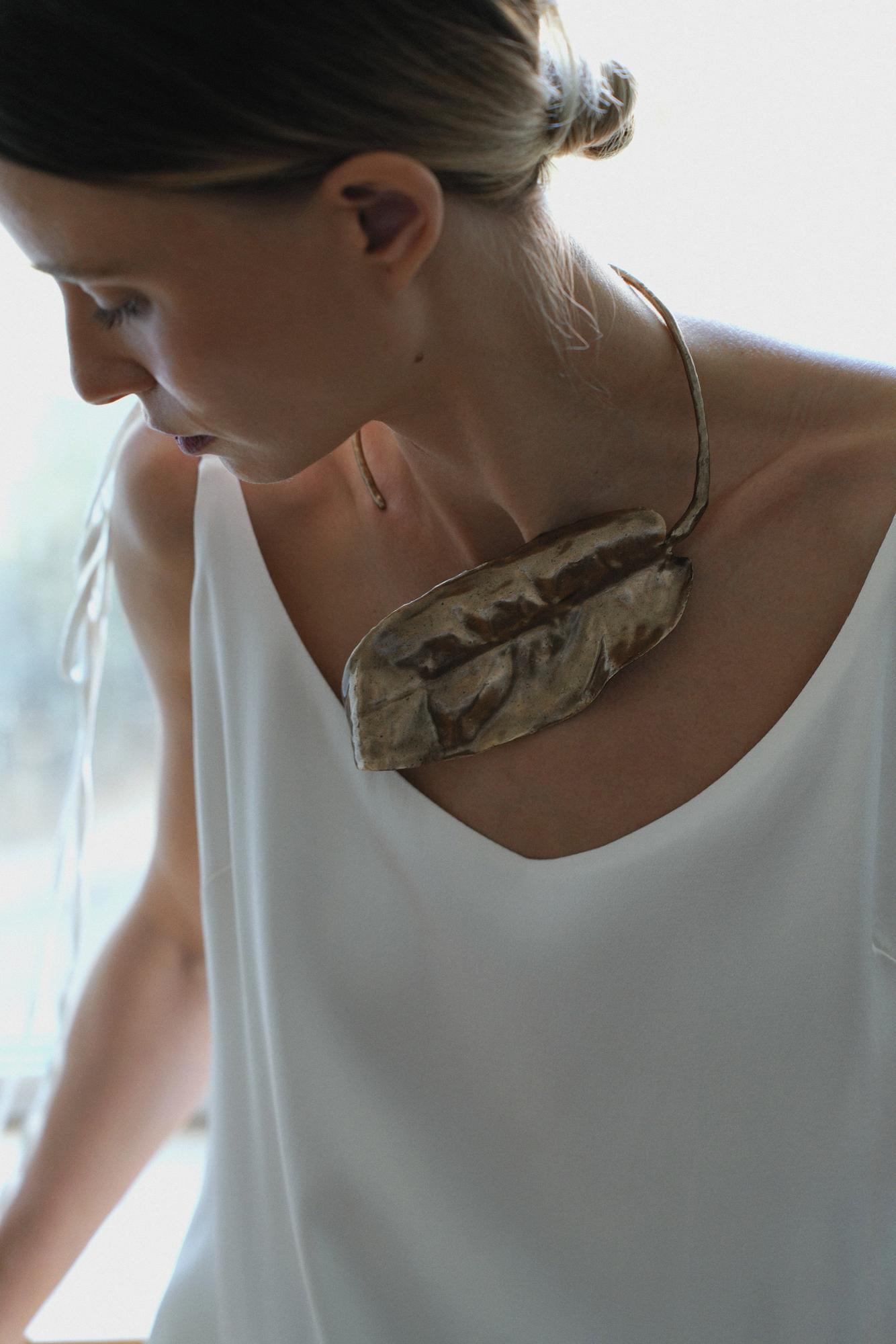 КОЛЬЕ "ЛИСТ"