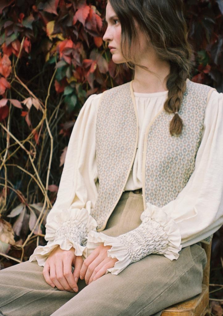 Жилет на застежках