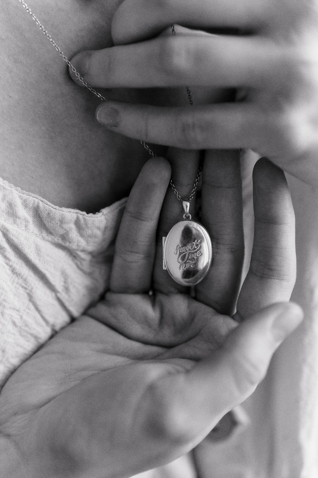 Медальон "Forget Me Not"