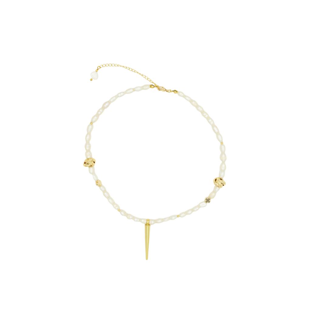 Колье из жемчуга с позолотой и подвесом в виде конуса