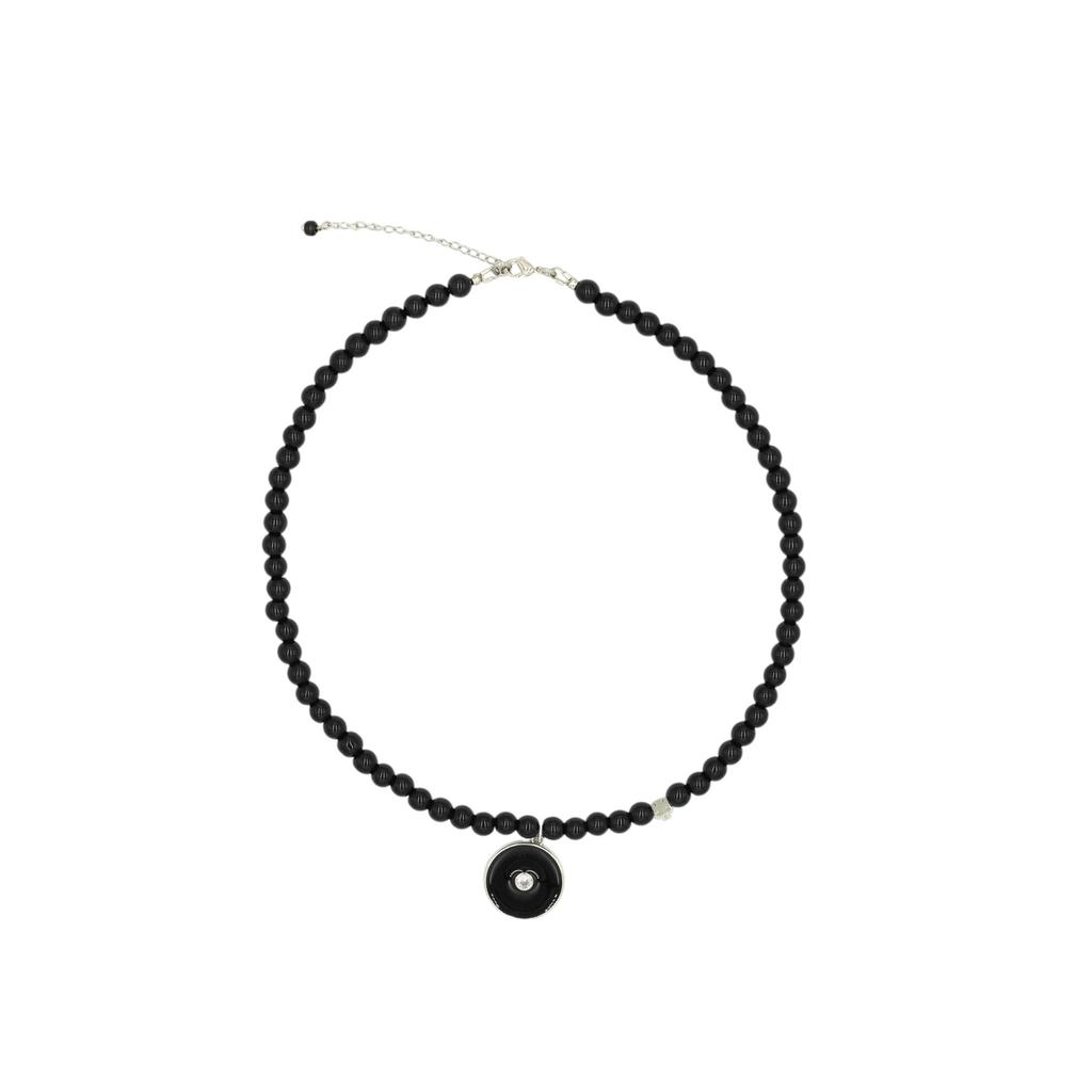 Колье из черного агата с подвесом в виде диска с камнем