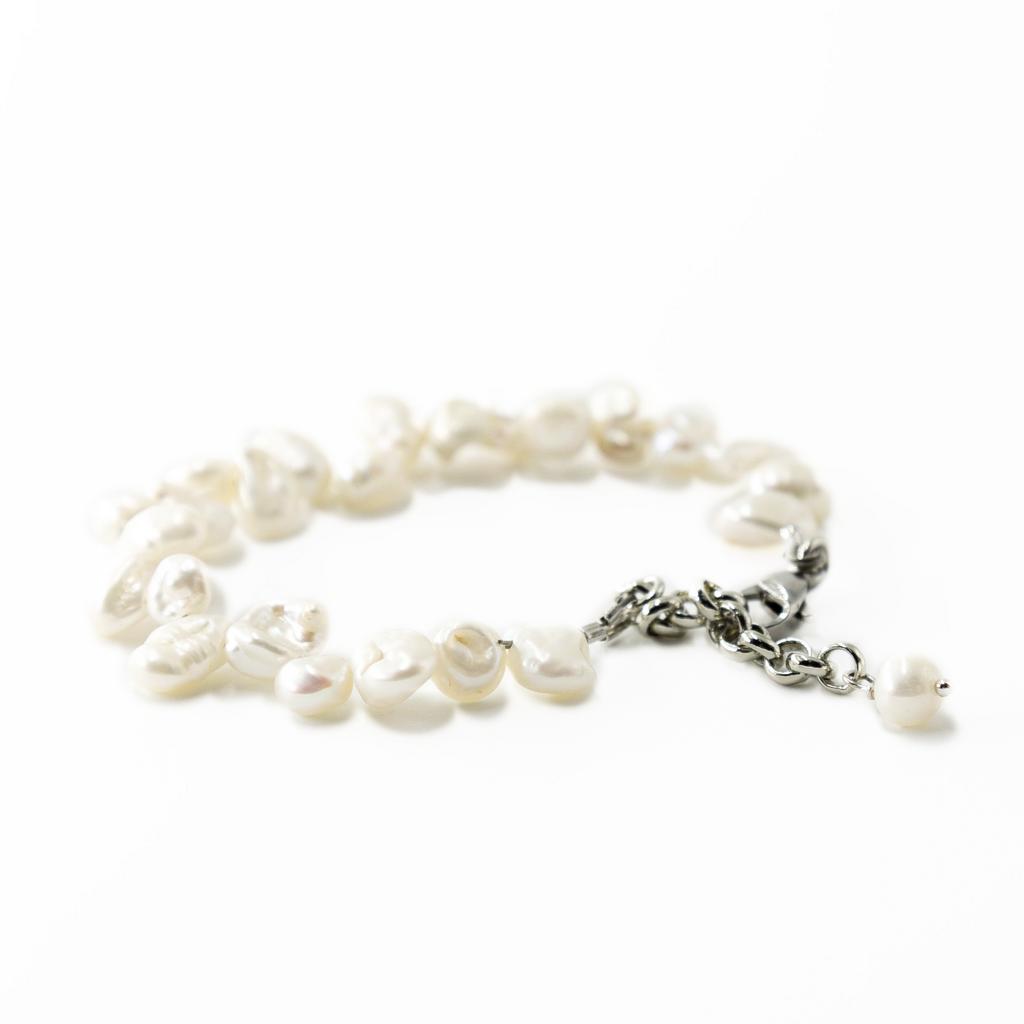 Браслет из неровного белого жемчуга