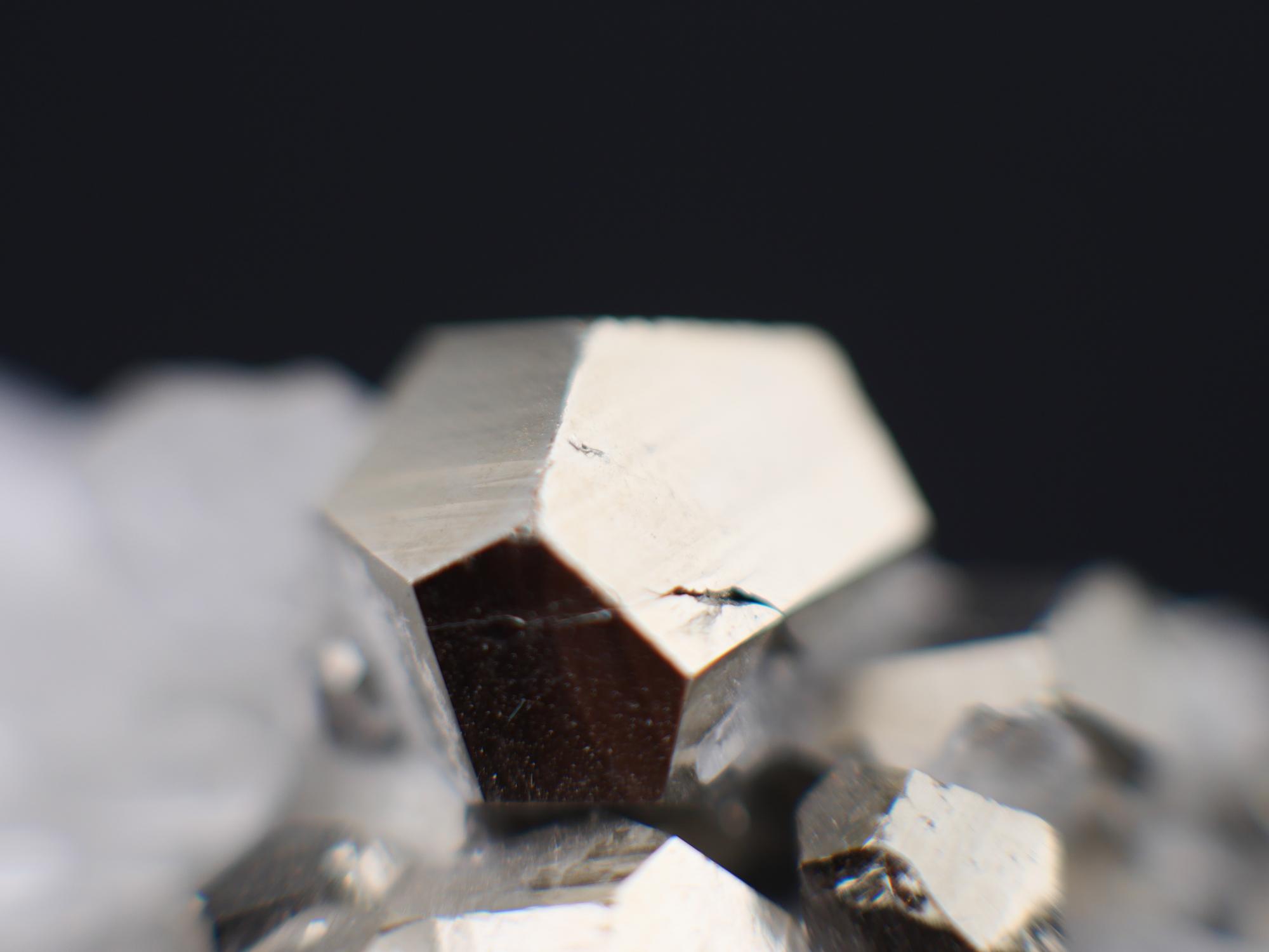 Индонезийский пирит на кварце