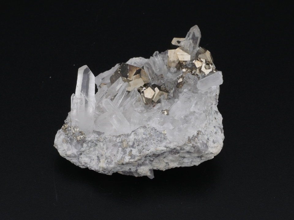 Индонезийский пирит на кварце