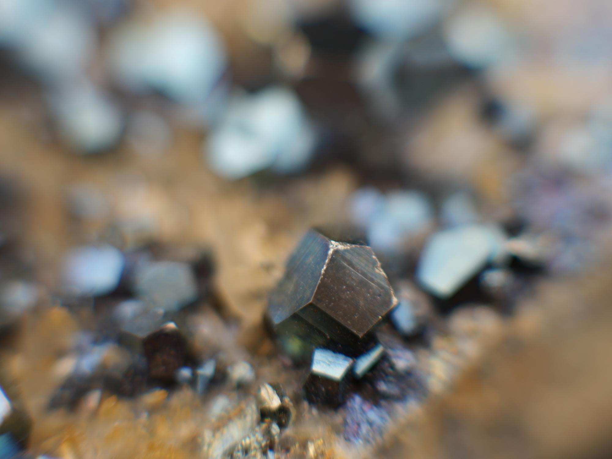 Пирит "Черный алмаз"