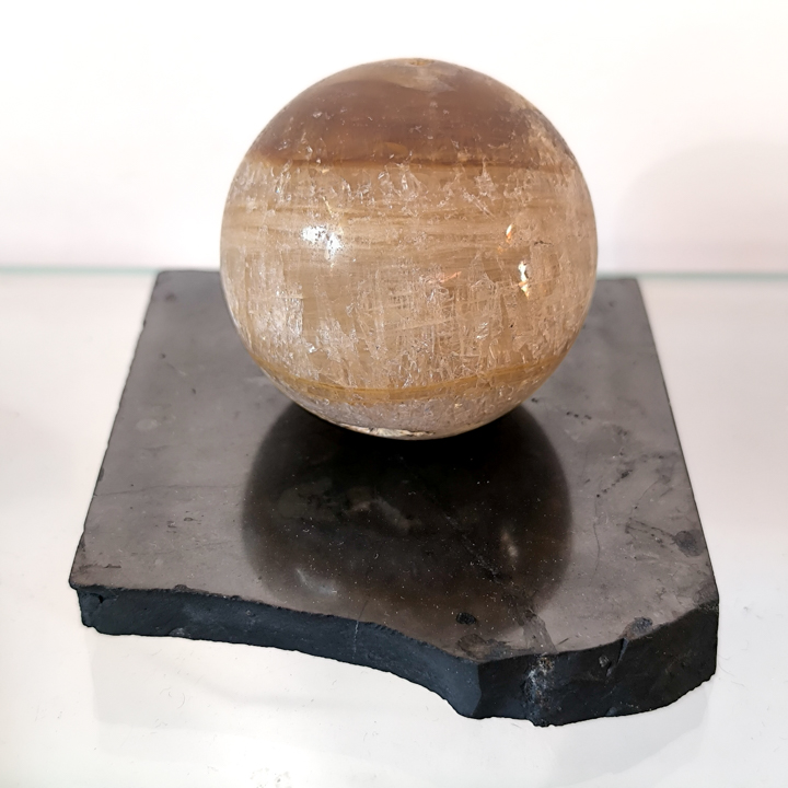 Шар из медового кальцита