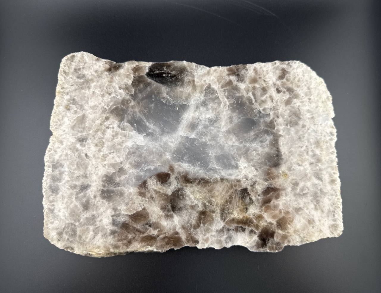 Алтарь из цельного дымчатого кварца