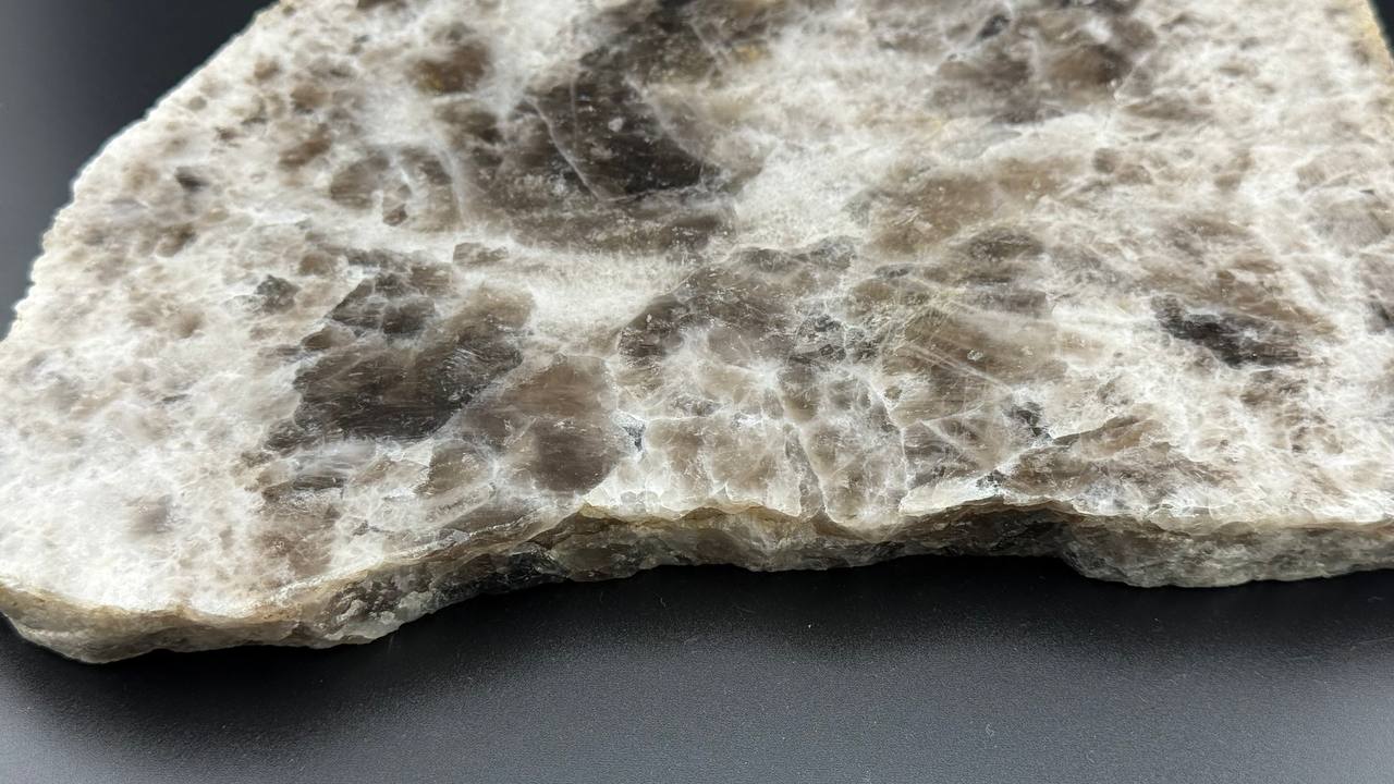 Алтарь из цельного дымчатого кварца