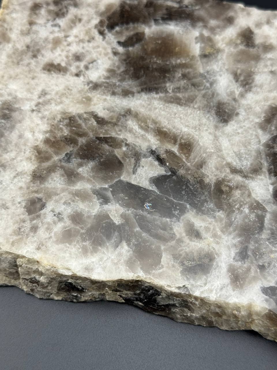 Алтарь из цельного дымчатого кварца