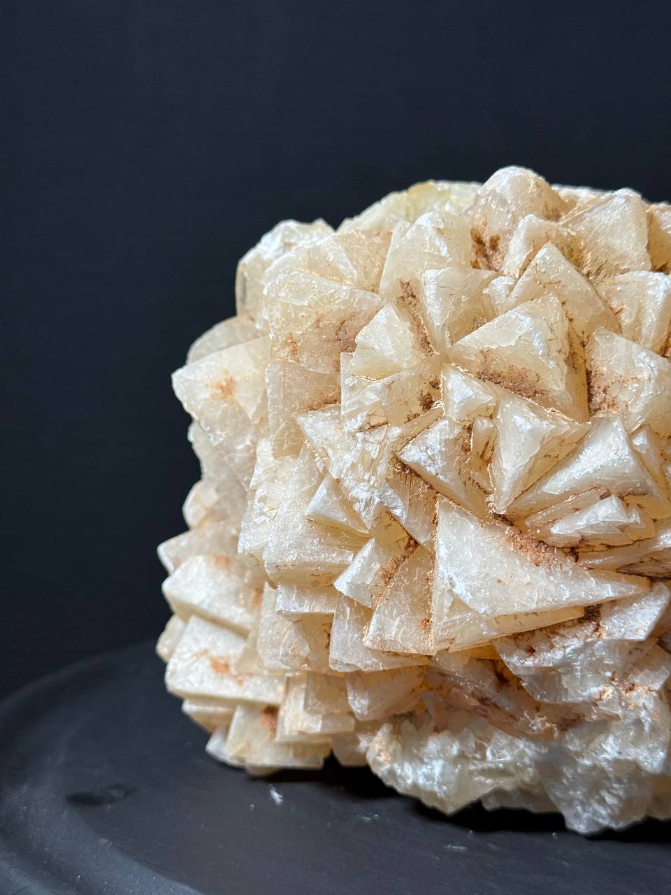 Коллекционная роза из персикового кальцита , о.Ява