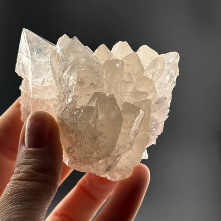 Розоватый кальцит из пещер о. Ява, Индонезия