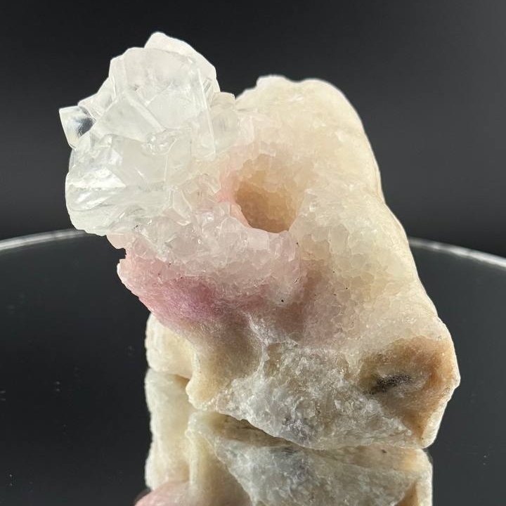 Кальцит трех генераций из пещер о. Ява, Индонезия