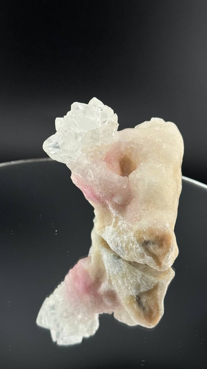 Кальцит трех генераций из пещер о. Ява, Индонезия