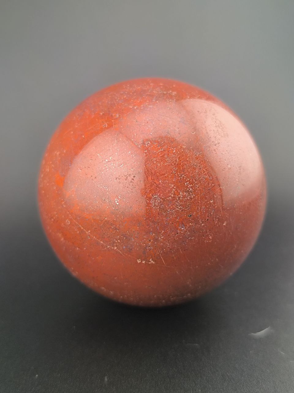 Шар из красной яшмы, Индонезия