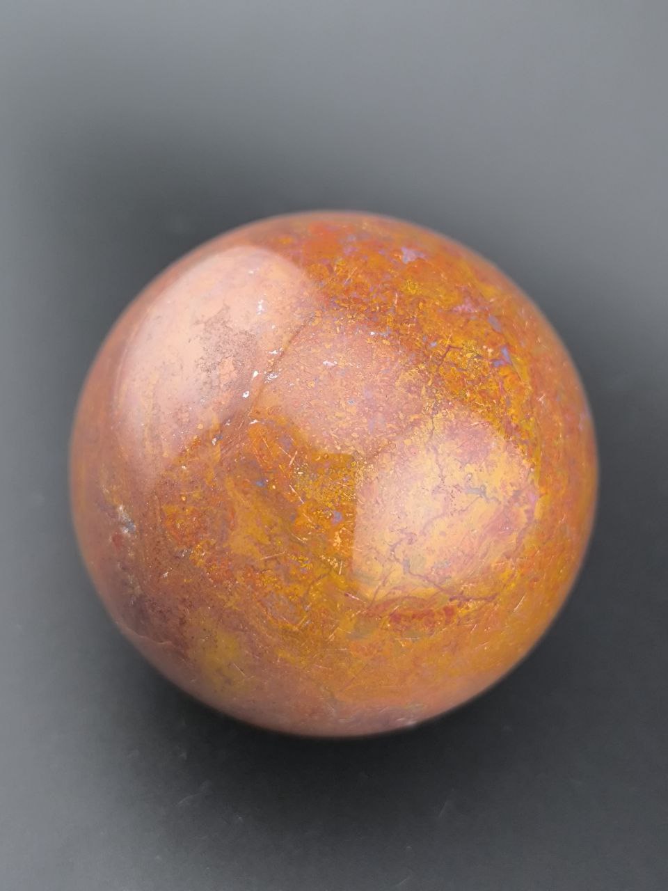 Шар из огненно красной яшмы, Индонезия