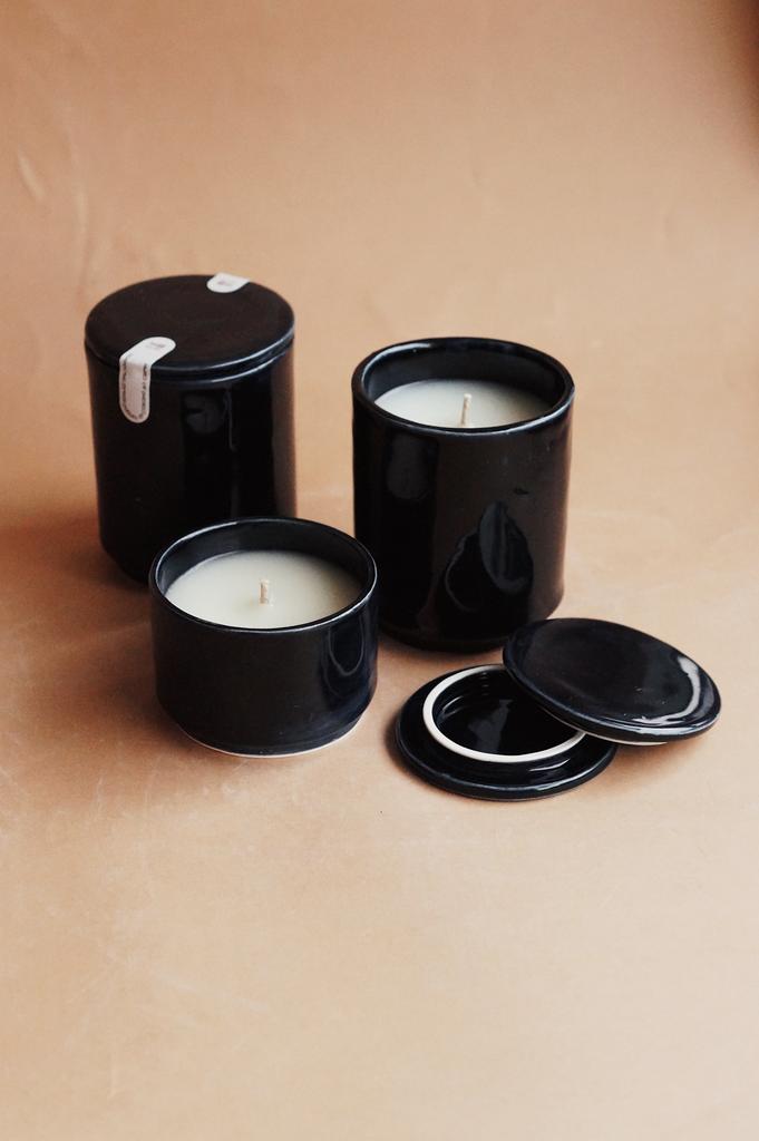 Свеча MILJO в керамическом стакане "Черный перец, нероли, амбра" 270мл