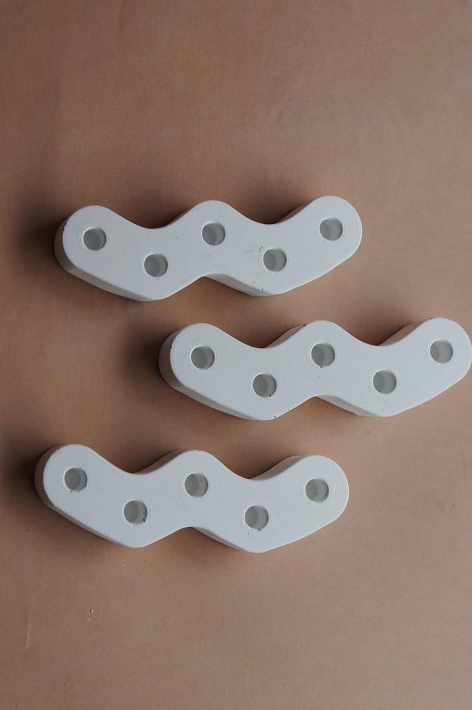 Подсвечник из бетона для тонкой свечи