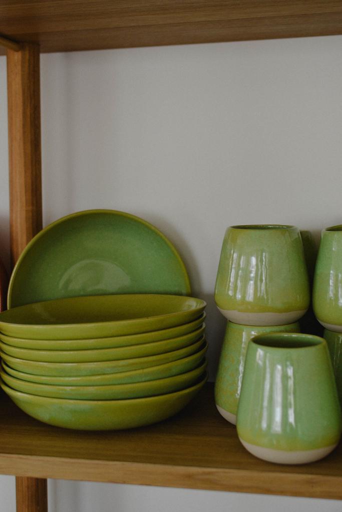 Миска с широкими полями зеленая