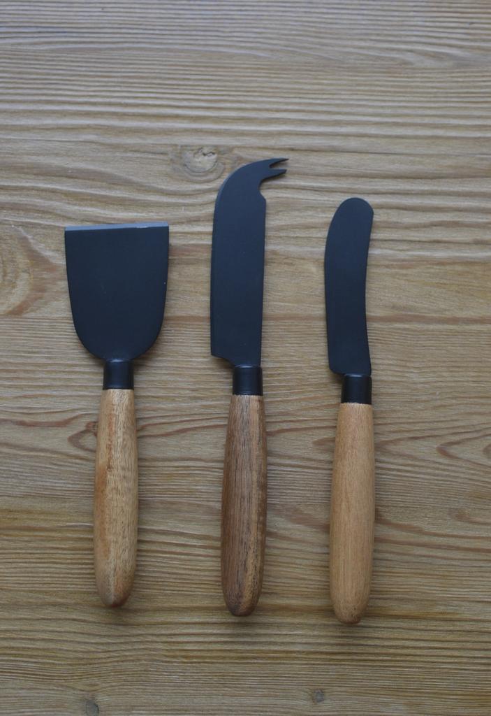 Набор ножей для сыра с деревянной ручкой и черными лезвиями (3шт)