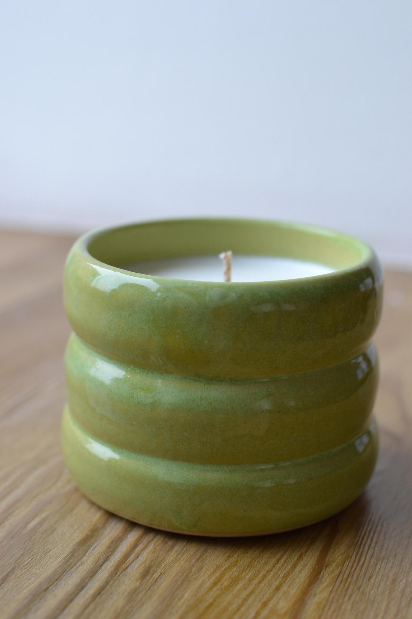 Свеча зеленая - шишки и елка