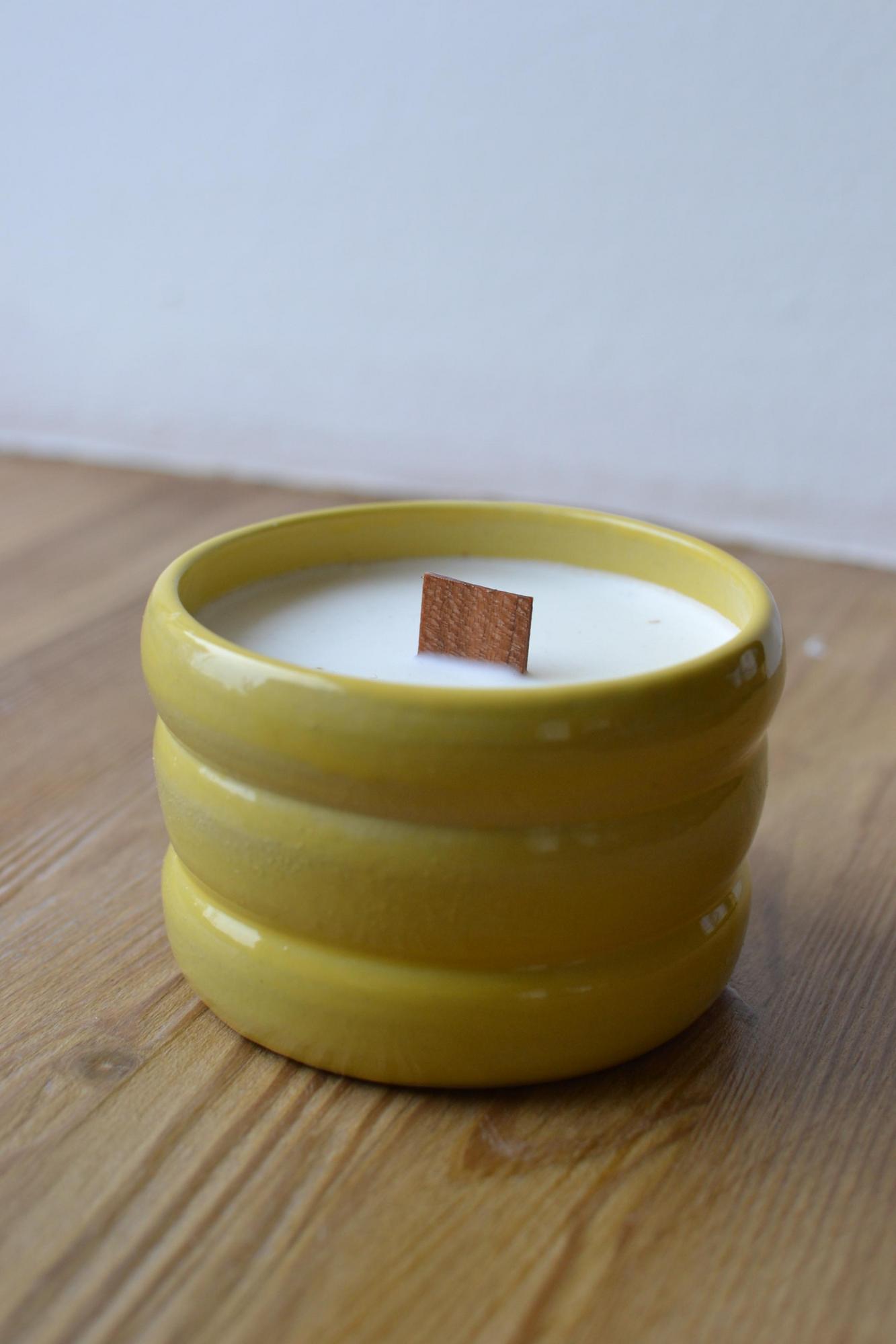 Свеча желтая - мандарины и лемонграсс