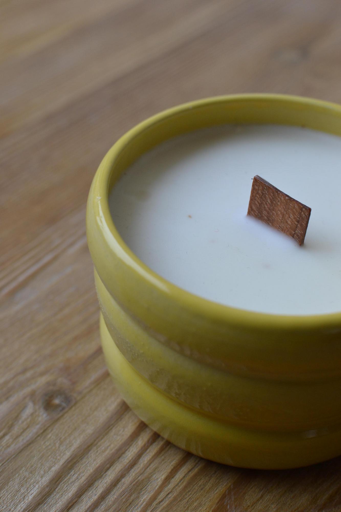 Свеча желтая - мандарины и лемонграсс