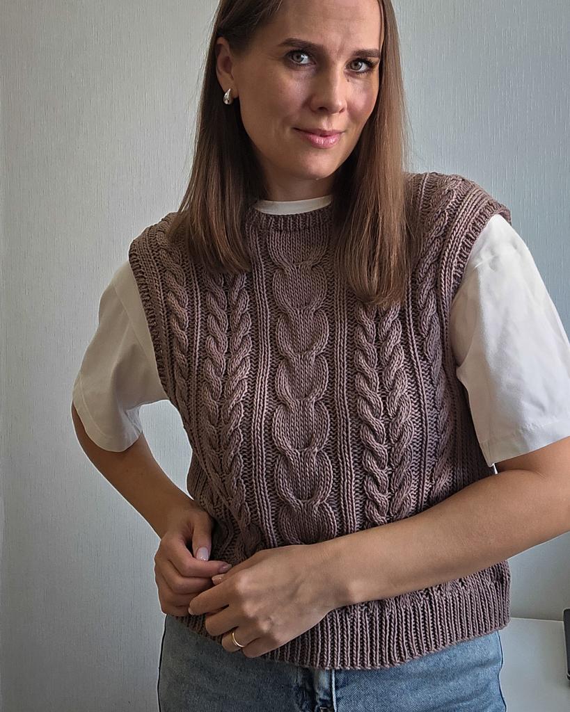 Мастер-класс по вязанию жилета "Коса - краса"