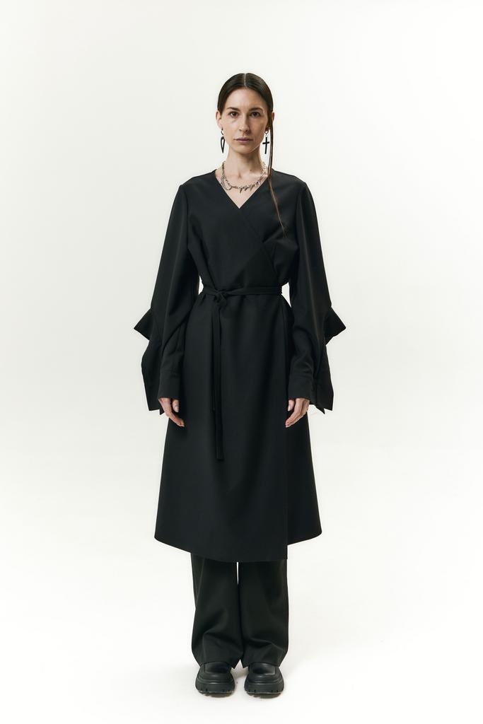 Платье на запах с вышивкой