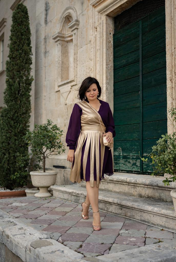 Жилет золотого цвета, ассиметричный (под заказ), в наличии 1 шт