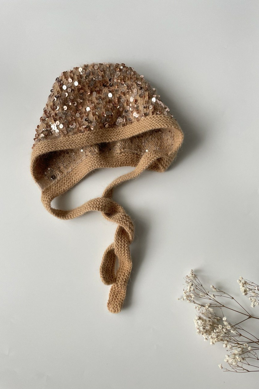 чепчик с пайетками детский