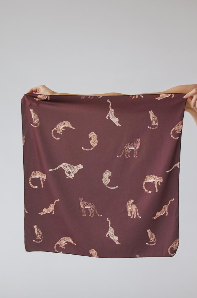 Платок гепарды шоколад