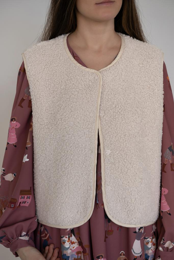 Жилетка из искусственного меха