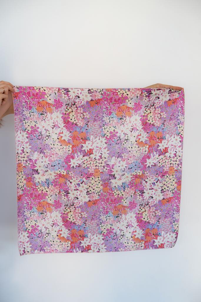 Платок цветы розовые