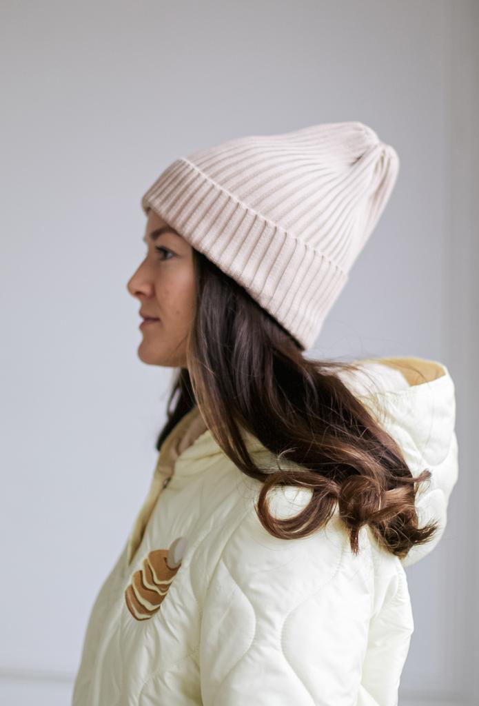 Шапка из хлопка бежевая