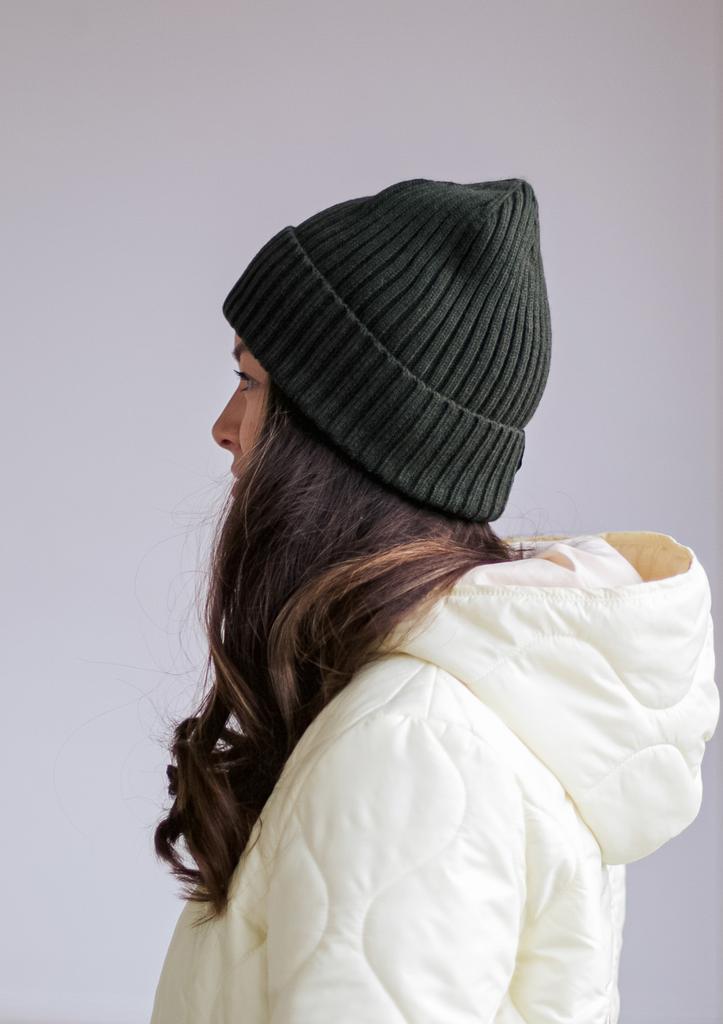 Шапка из шерсти зеленая