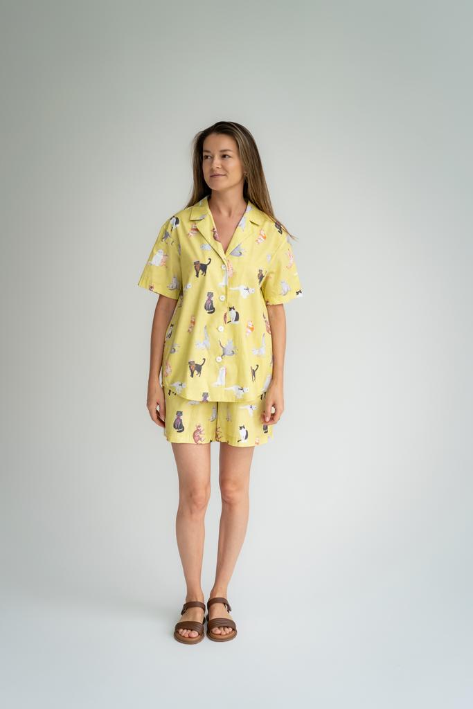 Костюм с котиками салатовый