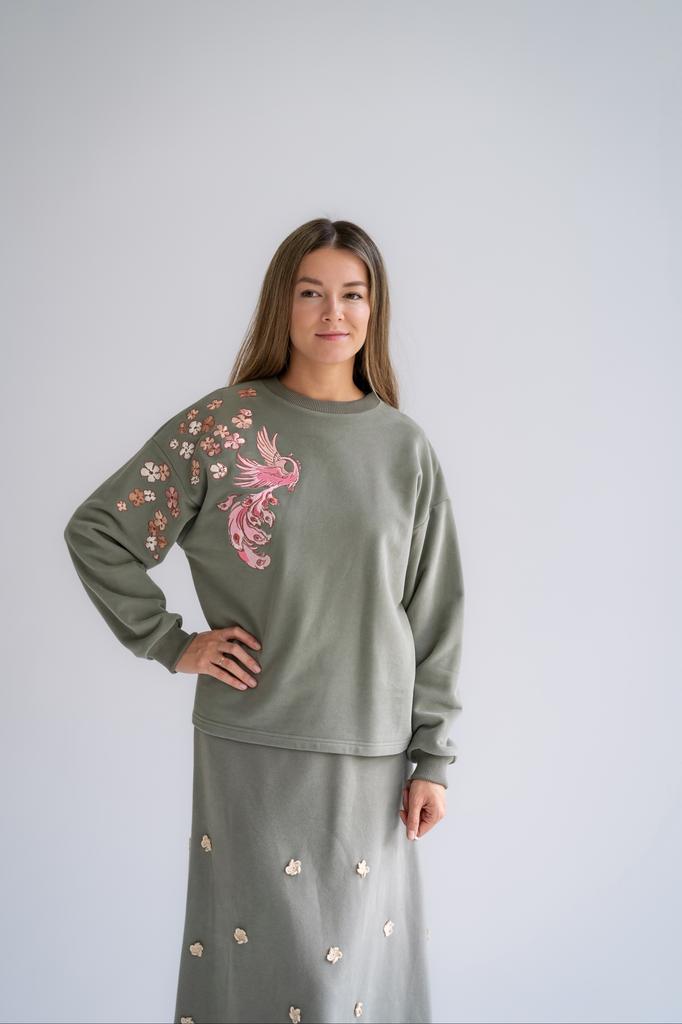 Свитшот с вышивкой зеленый